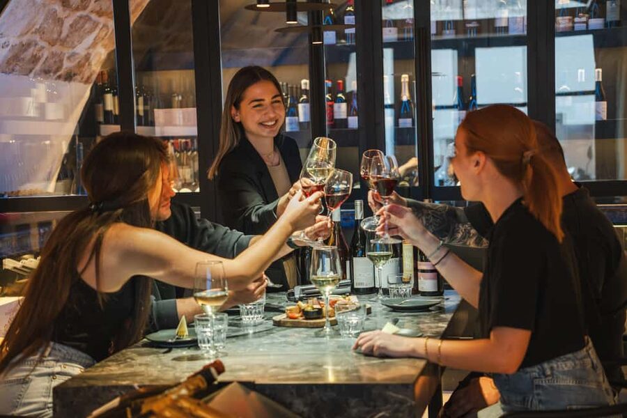 Rethymno: Cretan Wine Tasting Guided Tour with Local Food - Why the 1.5-hour schedule works