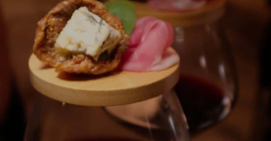 Romantic Wine Tasting Experience at Koccio Valletta - What happens during the 90-minute tasting