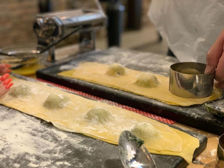 Rome: Authentic Roman Restaurant Dining Experience & Wine - What the 75-minute dinner feels like
