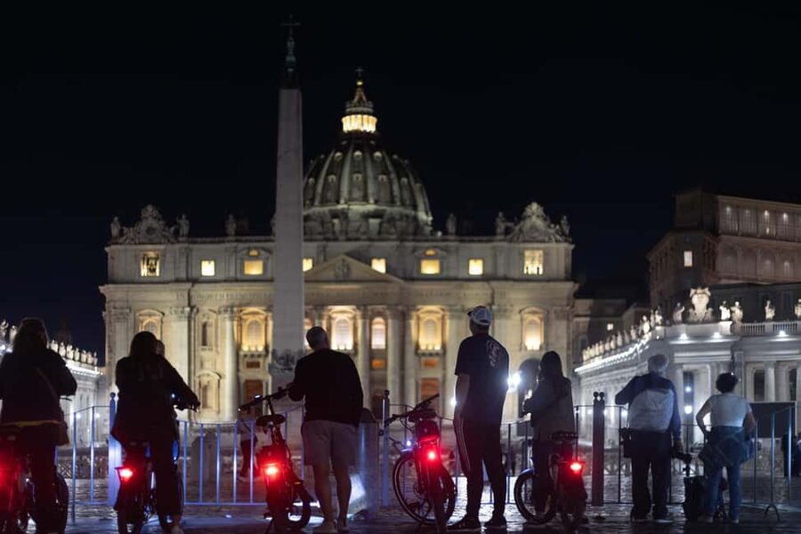 Rome by Night: E-bike Small Group Tour -Food & Wine (Option) - Starting near Santa Maria Maggiore