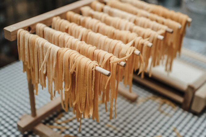Rome Cooking Class: Make Pasta, Dine & Drink Wine With Local Chef - What the small-group size really means