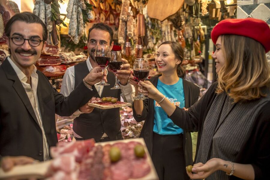 Rome: Food Tour and Wine Tasting in a Traditional Trattoria - The main meal: cacio e pepe, amatriciana, and zucchini flowers