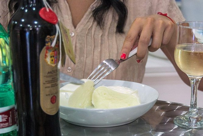 Rome Food Tour: Unlimited Tastings with Fine Wine & Barolo - Guide quality can shape the experience
