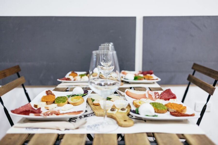 Rome: Gourmet Food Tour with Dinner & Barolo Wine - How much food and wine should you expect?