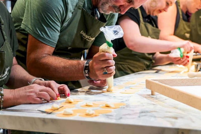 Rome: Hands-On Pasta & Tiramisu Class with Unlimited Wine - Why the Small Group Matters