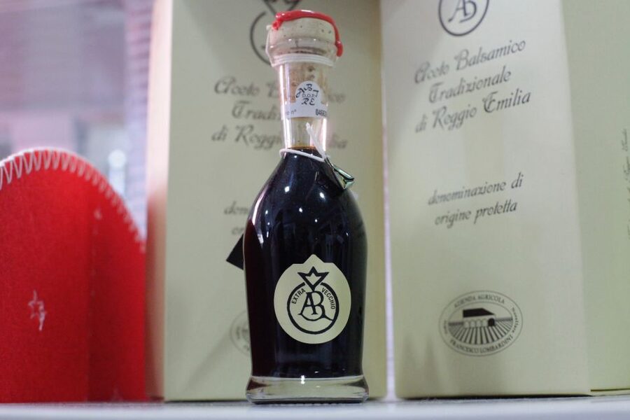Rome: Italian Food and Wine Guided Tasting Experience - The guide can make or break the evening