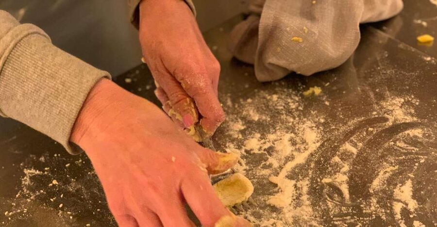 Rome: Pasta & Tiramisu Class with Fine Wine by the Vatican - Fitting the class into a Vatican day