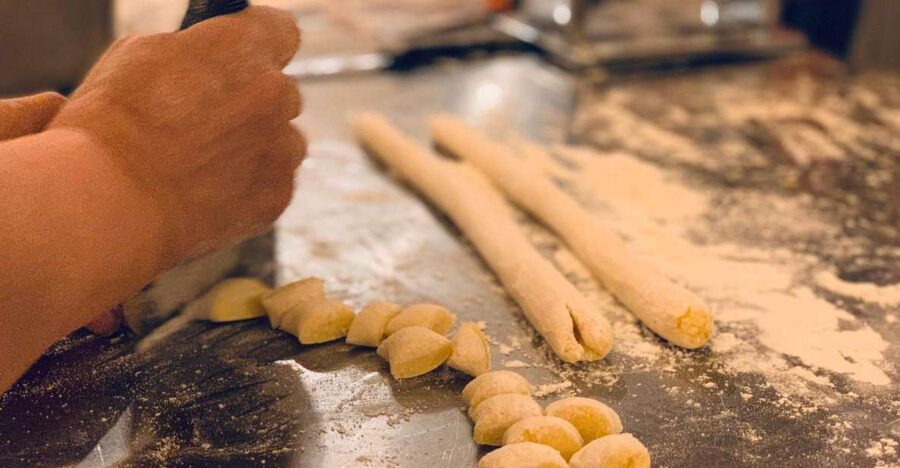 Rome: Pasta & Tiramisu Class with Free Flowing Fine Wine - Key points to know before booking