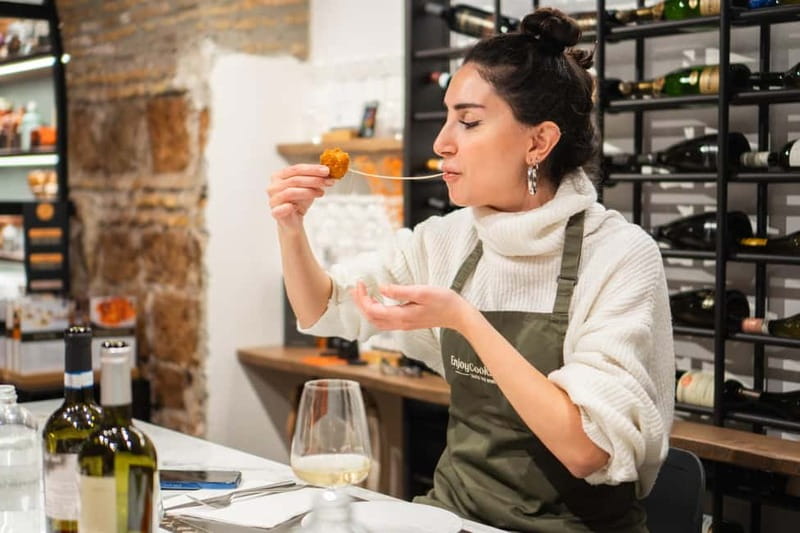 Rome: Pizza and Gelato Cooking Class with Wine - Making Roman pizza from scratch