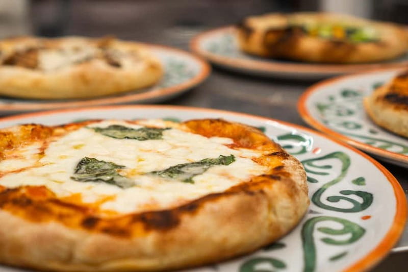 Rome: Pizza and Gelato Cooking Class with Wine - A meal with free-flowing Italian wine
