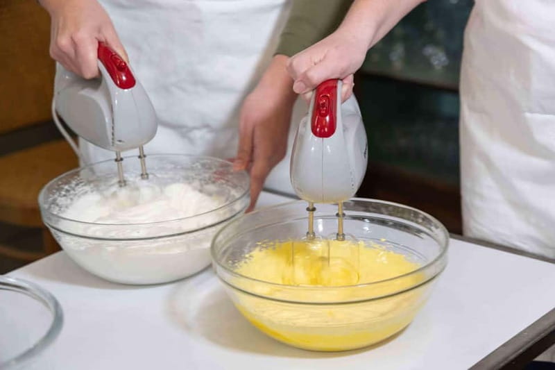 Rome: Pizza & Gelato Making Class with Wine & Limoncello - Why the small group size matters
