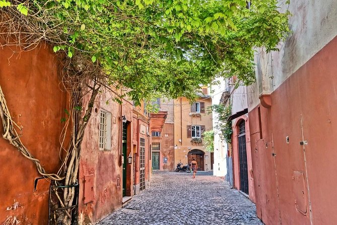 Rome: Trastevere Food tour with Free-Flowing Fine Wine - The guides make the difference
