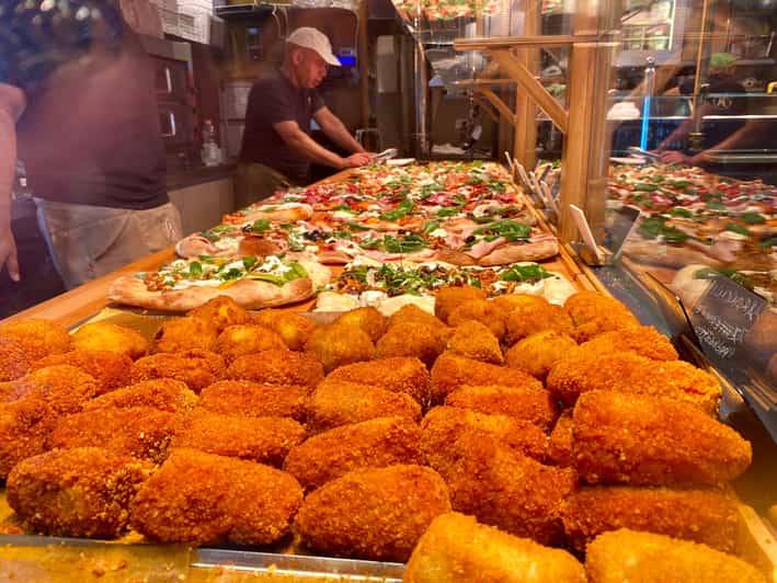 Rome: Trastevere Food Walking Tour with Beer and Wine - Piazza in Piscinula and the first look at Trastevere