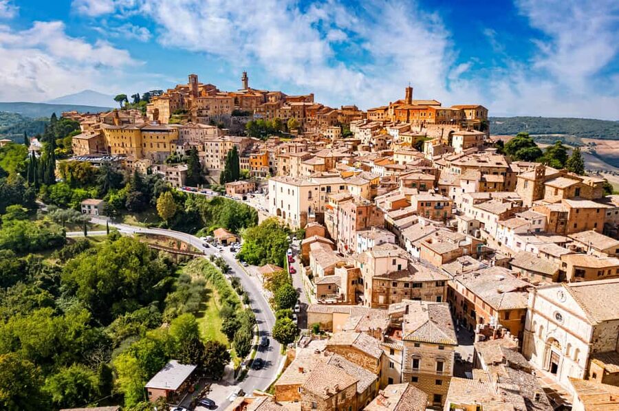 Rome: Tuscany & Montepulciano Day Trip with Lunch & Wines - Meeting in Piazza del Popolo