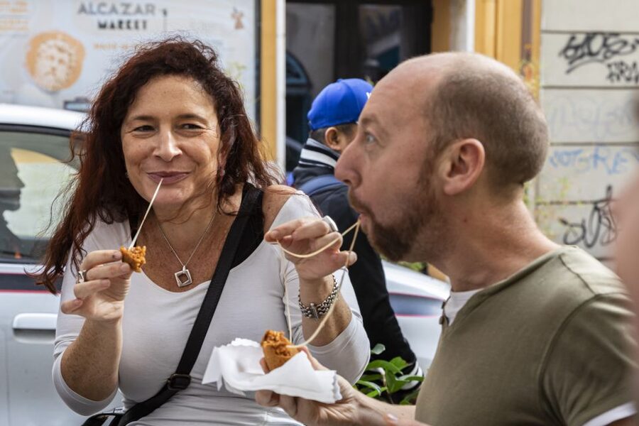 Rome: Twilight Trastevere Food Tour with Wine Tasting - Walking, timing, and what to bring