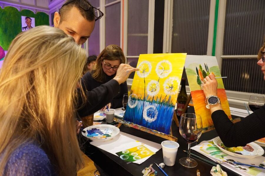 Rome: Wine and Paint Experience in Piazza Navona - Why the instructor makes a difference