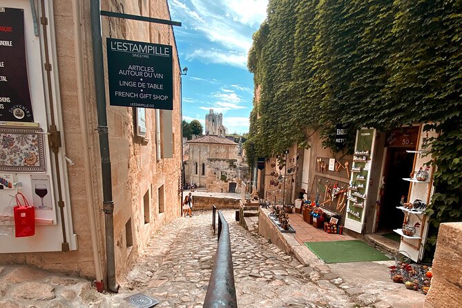 Saint-Emilion Afternoon Wine Tour - 2 Wineries & delicacies - Who will get the most from this tour