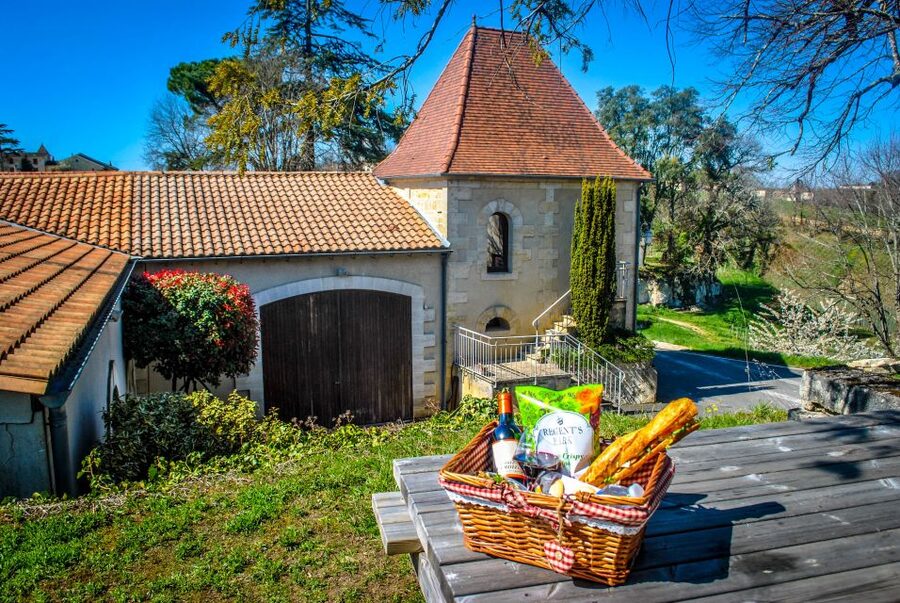 Saint-Emilion: Grand Cru Classé Guided Winery Visit & Picnic - Getting there from Saint-Émilion or Bordeaux