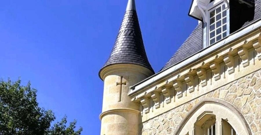 Saint-Emilion: Morning Tour with Wine Tasting & Snack - Inside the château winery