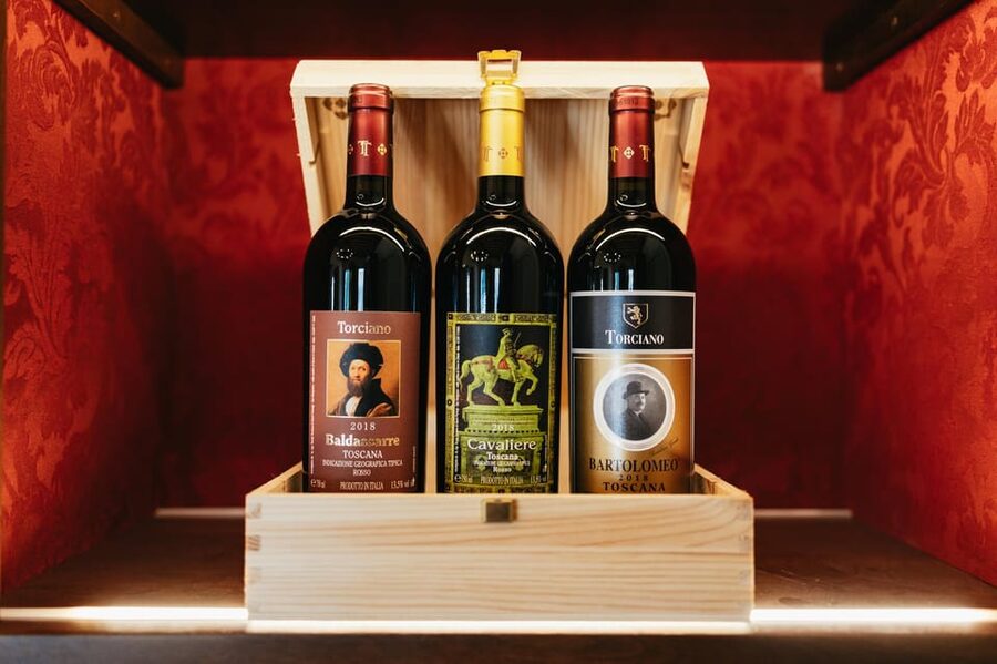 San Gimignano: Tuscan Vineyard Lunch with Wine Tasting - Time for gardens, vines, and photographs