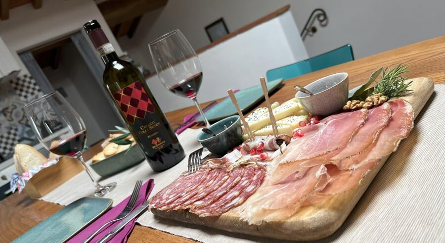 San Gimignano: Vineyard and Cellar Tour with Wine Tasting - Eleonora’s teaching style makes the difference