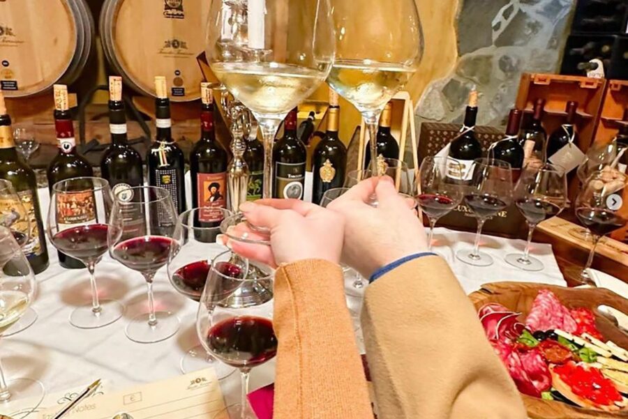 San Gimignano: Wine and Oil Tasting with Tuscan Appetizers - Why the $46 price can make sense