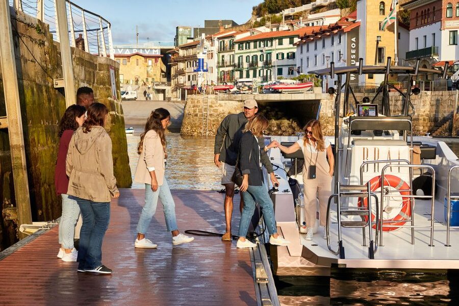San Sebastian: 2 Bays Evening or Sunset Boat Tour with Cava - Sea conditions, clothing, and comfort