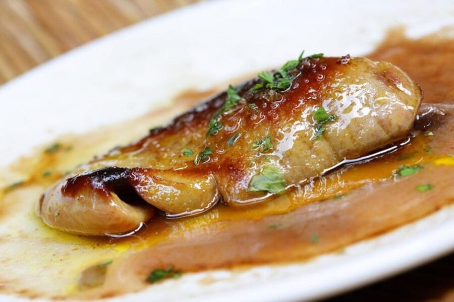 San Sebastian Food Tour: Pintxo Tasting Paired with Wines - Meeting at the tourism office and entering the Parte Vieja