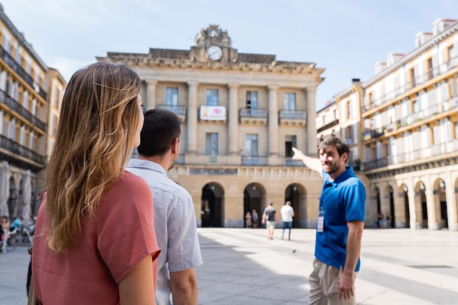 San Sebastian Food Tour: Pintxo Tasting Paired with Wines - The guide makes the difference