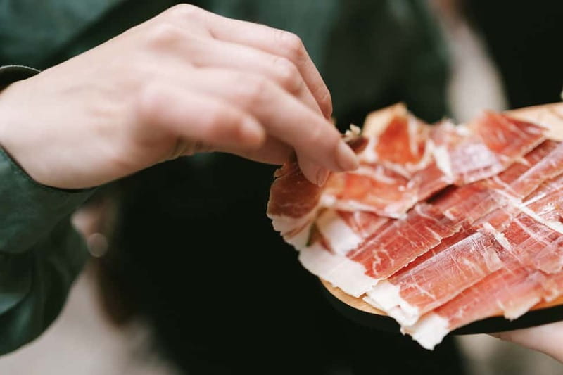 San Sebastian: Pintxos and Wine Tour - Key points at a glance