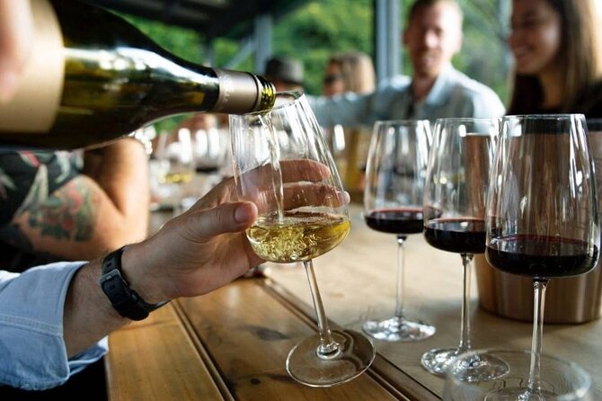 Santiago de Compostela: Cheese and Wine Tasting Experience - Three wines and three cheeses in one hour