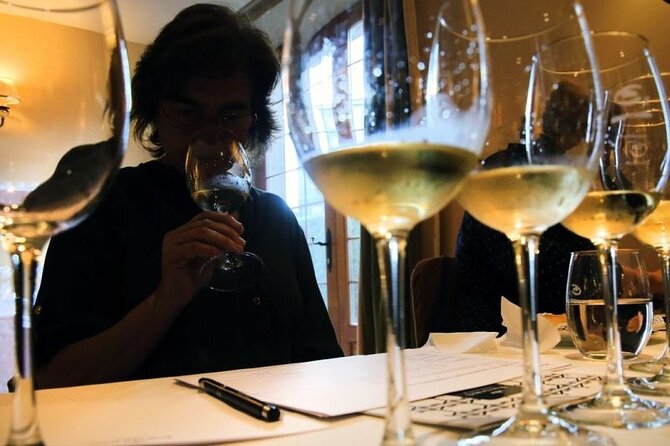 Santiago de Compostela: Cheese and Wine Tasting Experience - What the tasting feels like from arrival to final sip