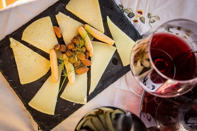 Santiago de Compostela: Cheese and Wine Tasting Experience - Practical details before you reserve