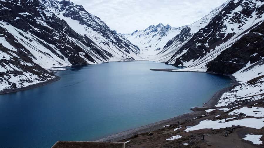 Santiago: Inca Lagoon Tour with Local Vineyard and Tasting - Viña San Esteban, wine with an Andean backdrop