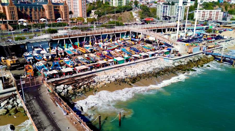 Santiago: Viña del Mar, Valparaiso, with Wine Tasting - The funicular and the painted hills