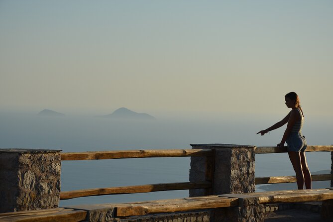 Santorini Highlights Small-Group Tour with Wine Tasting option - What this Santorini tour does well