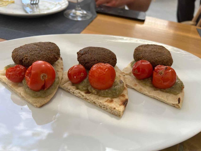 Santorini: Small-Group Sunset Wine Tour with Santo Winery - The small group makes the guide especially important