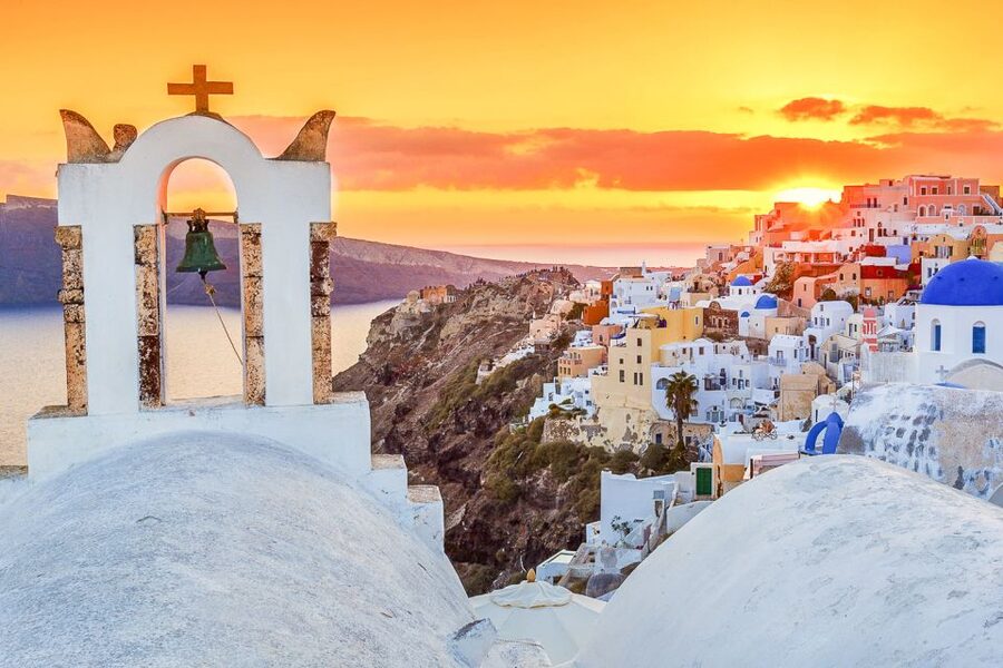 Santorini: Top Sights Day Trip, Wine Tasting, & Oia Sunset - Walking the lanes of Pyrgos