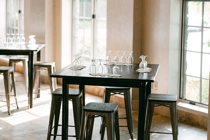 Seated Tasting Experience at Konzelmann Winery - Choosing between a flight, custom samples, or one glass