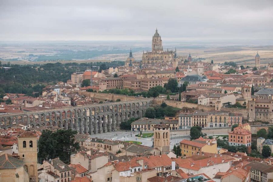 Segovia: Hot-air balloon ride with cava toast - Key points to know before booking