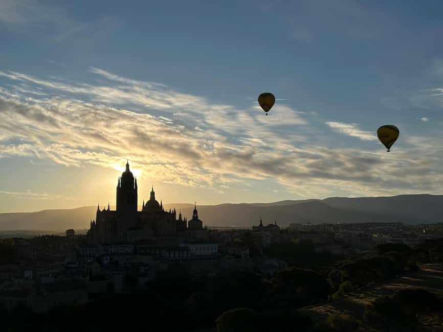 Segovia: Hot-air balloon ride with cava toast - What the pilot and ground crew add