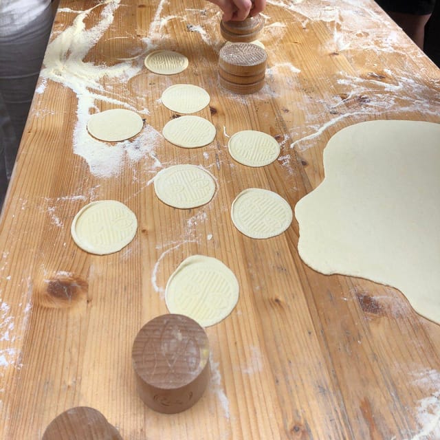 Sestri Levante: Pesto & Cooking Classes, Wine Tasting - Focaccia and bread for the beach