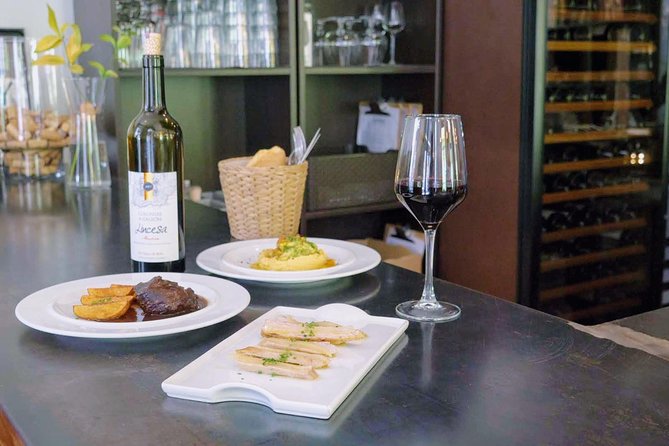 Sevilla Food Tour: Tapas, Wine, History & Traditions - Santa Maria la Blanca and grandmother-style cooking