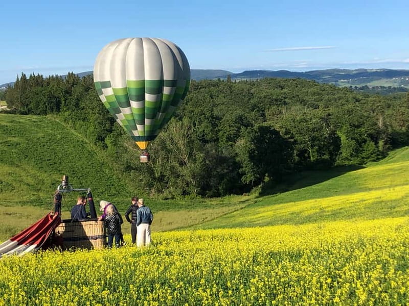 Siena: Balloon Flight Over Tuscany with a Glass of Wine - The one-hour flight, from 500 to 3,000 feet