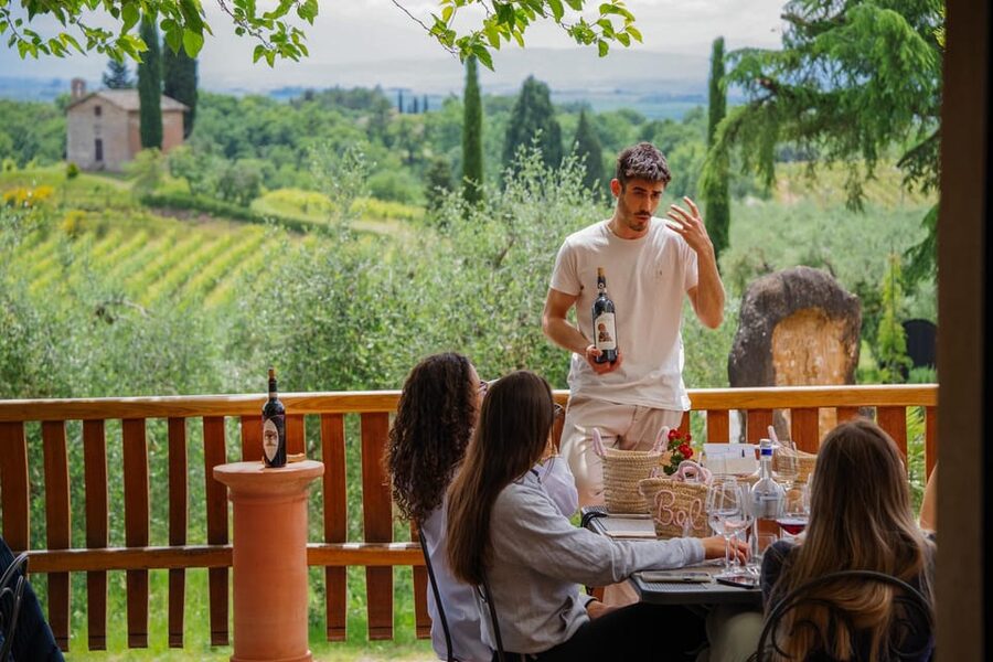 Siena: winery tour, wine tasting and lunch - A winery visit with more than a tasting