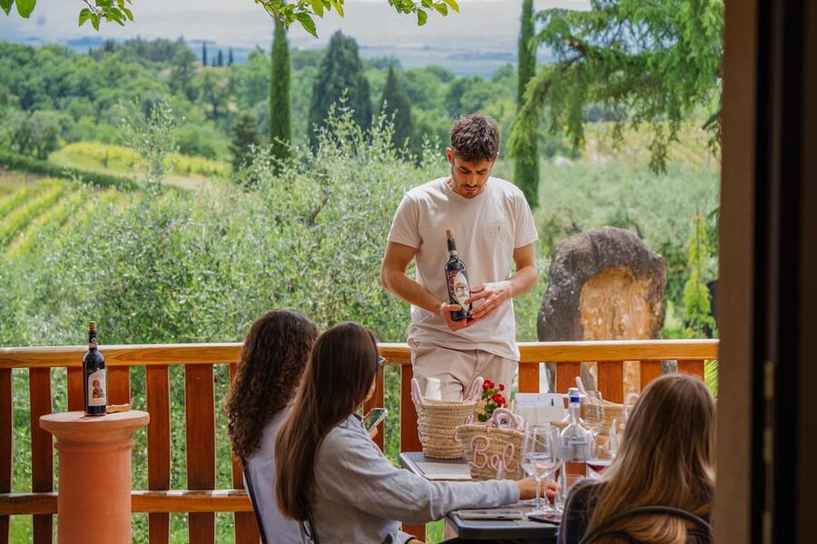 Siena: winery tour, wine tasting and lunch - Chiesetta di San Giorgio and the Nasini frescoes