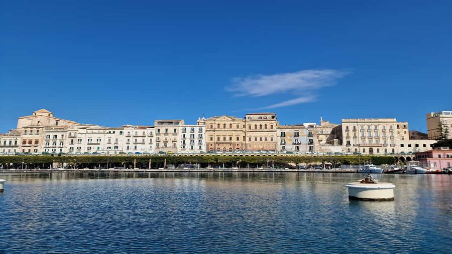 Siracusa: Ortigia & Sea Caves Boat Tour w/ Prosecco & Fruit - The swimming stop and simple snorkeling