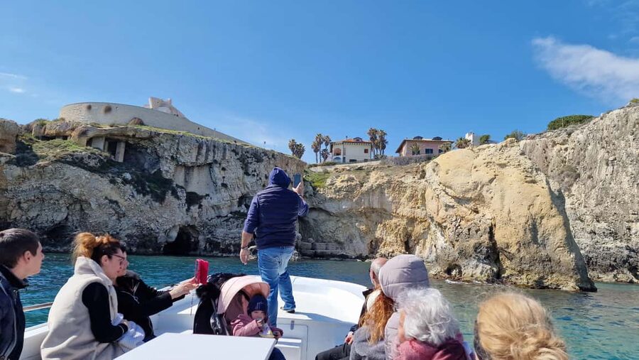 Siracusa: Ortigia & Sea Caves Boat Tour w/ Prosecco & Fruit - Should you book the Ortigia boat tour?
