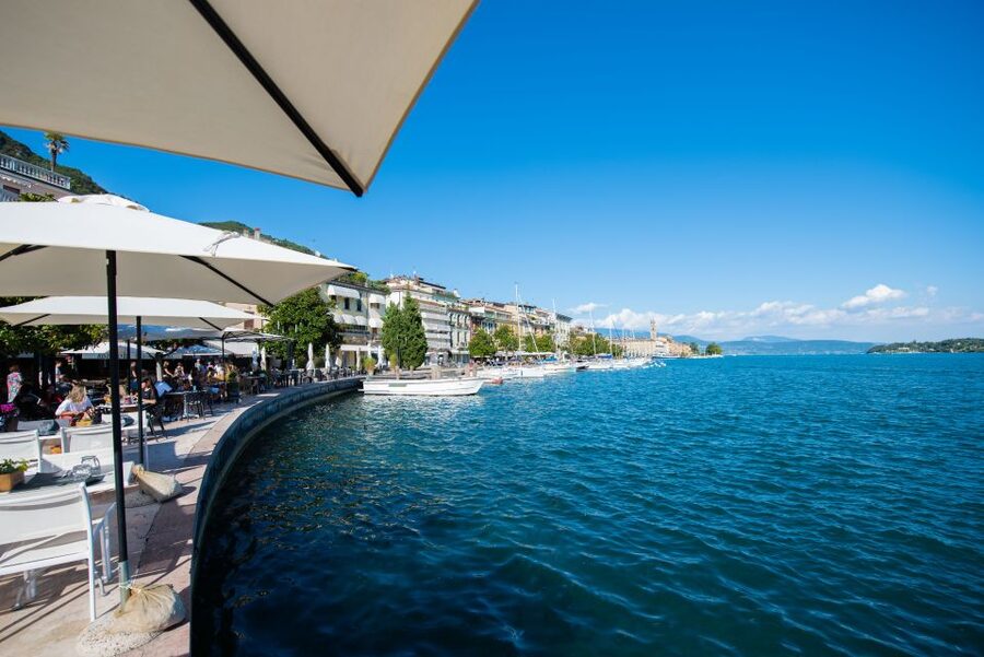 Sirmione: Scenic Afternoon Boat Cruise with Prosecco & Snack - Leaving Sirmione beneath Scaliger Castle