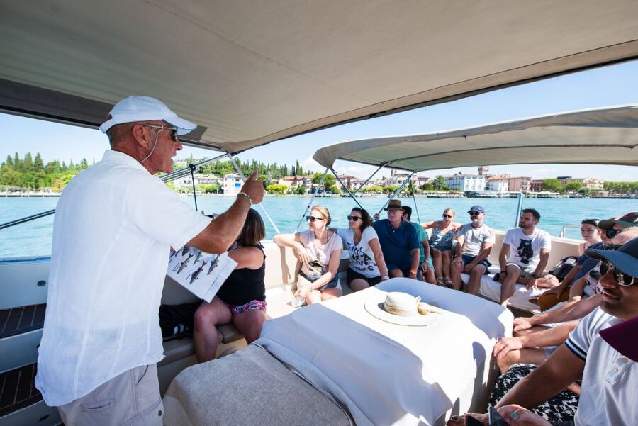 Sirmione: Scenic Afternoon Boat Cruise with Prosecco & Snack - Isola del Garda and Villa Borghese Cavazza
